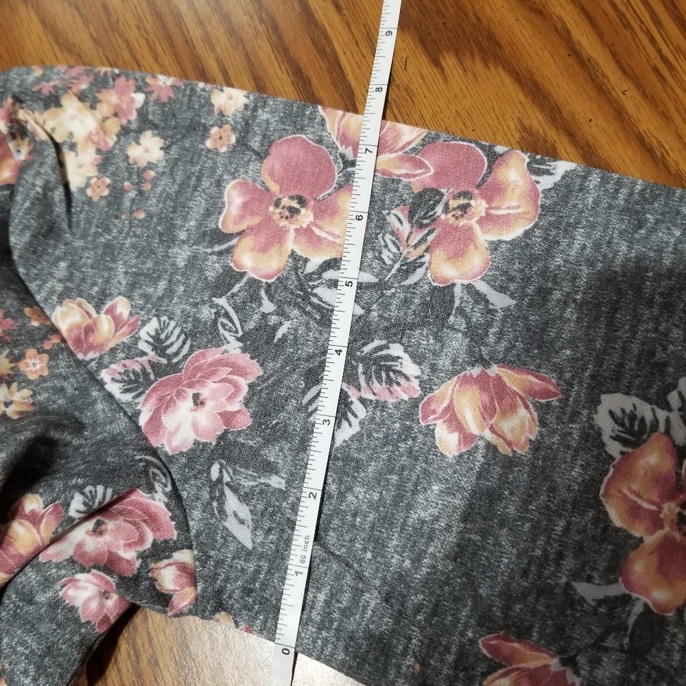 Gypsies & Moondust Cutout Bell Sleeve Blou… - Picture 7 of 8